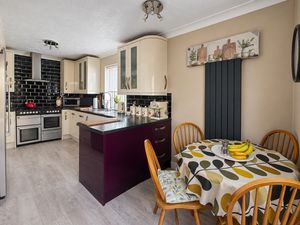 Kitchen Diner- click for photo gallery